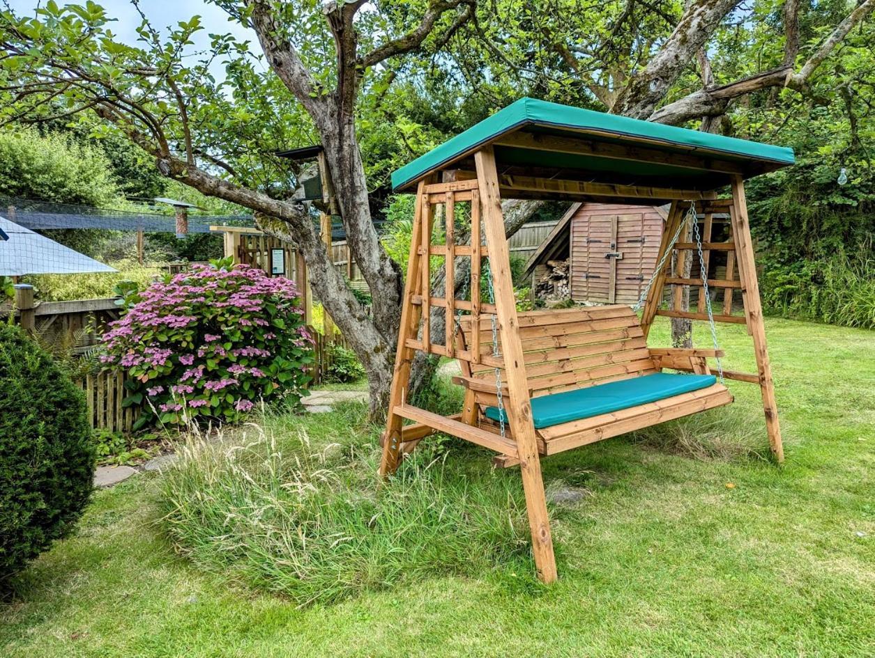 'Monktonmead Lodge' In Secluded Setting, With Private Indoor Pool. Райд Экстерьер фото